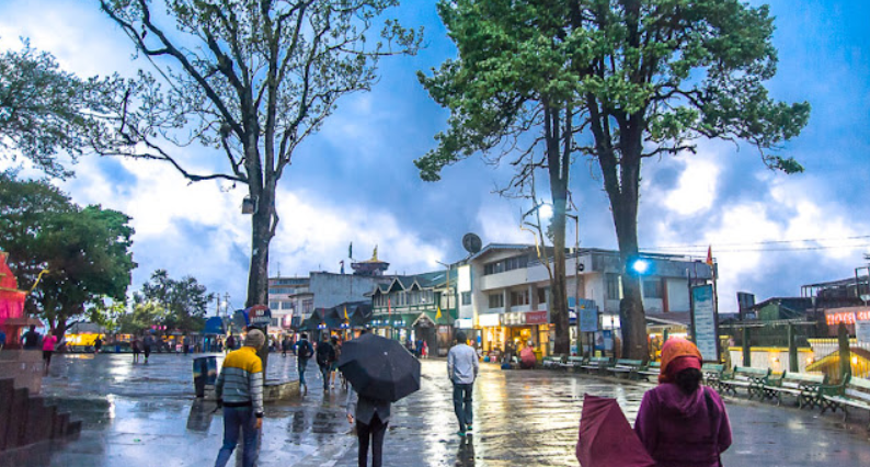 A scenic view of Darjeeling Mall Road where our taxi drops you