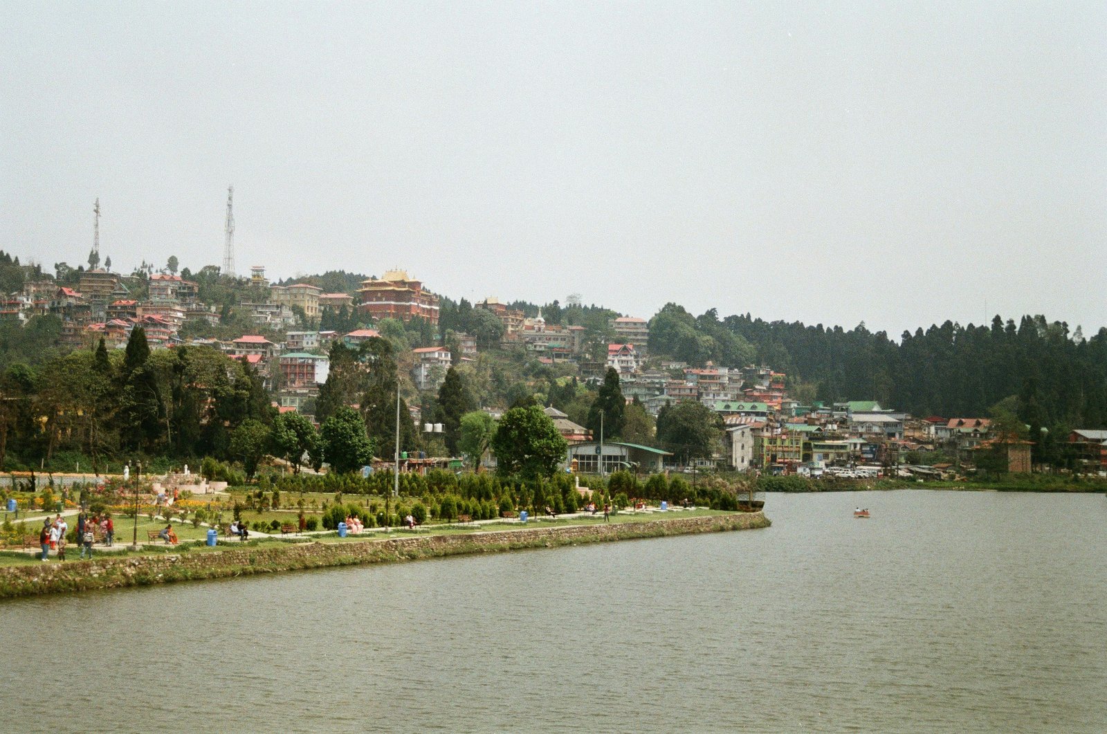 Hills and roads leading to Mirik Sumendu Lake