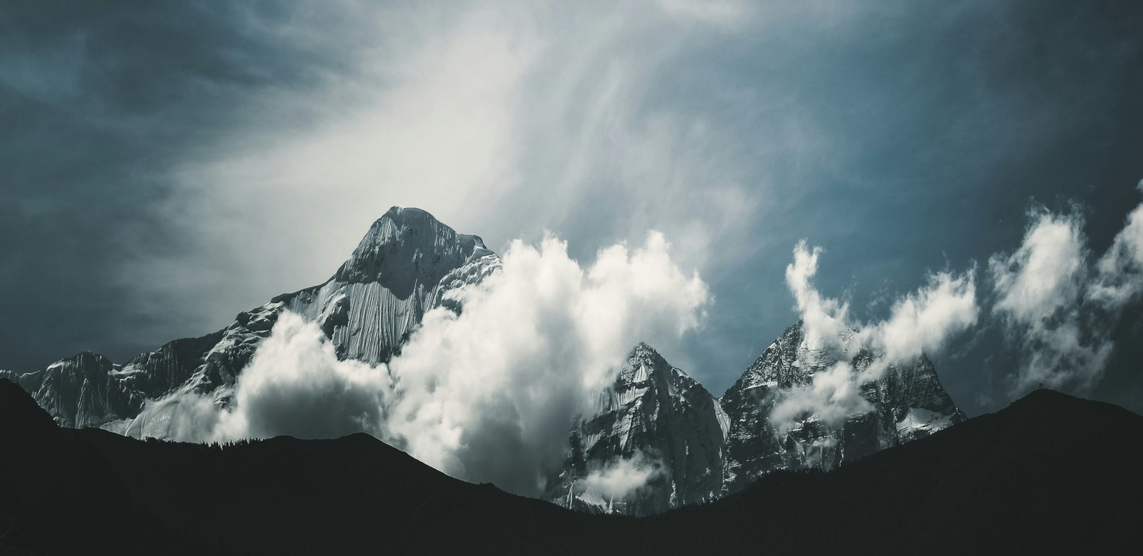 Scenic mountain views of Mount Everest region