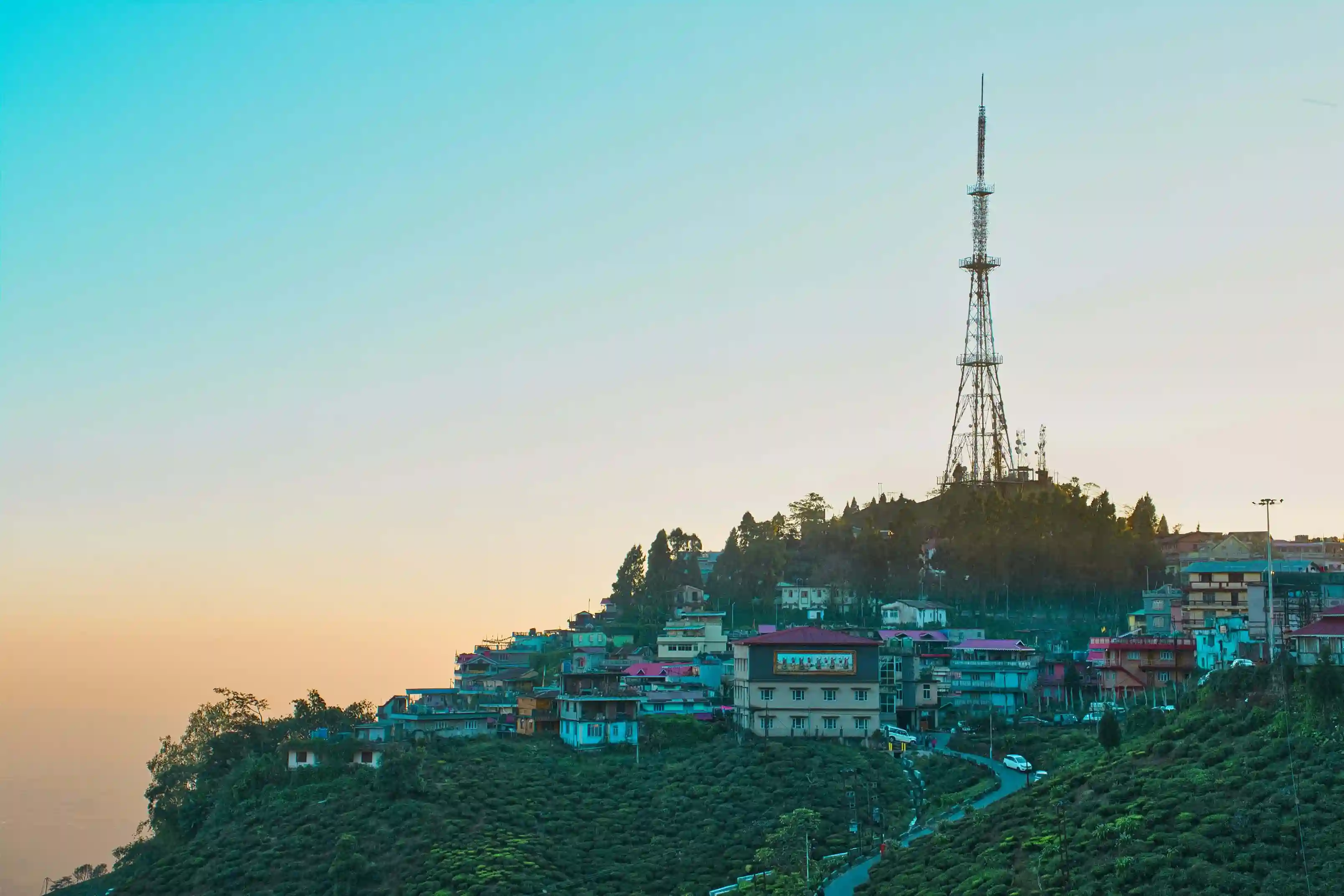 Siliguri to Darjeeling Cab - Innova and Xylo Taxi Service on Hill Road