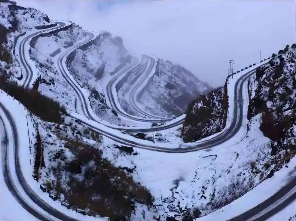 The breathtaking snow-covered peaks of the Sikkim Silk Route - Siliguri Cab Rental