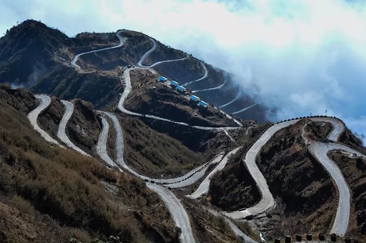 The iconic 32 hairpin bends of the Zuluk zig-zag road in East Sikkim - Siliguri Cab Rental